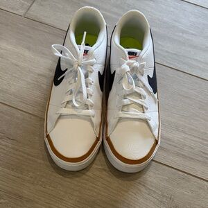 Nike Legacy court sneakers